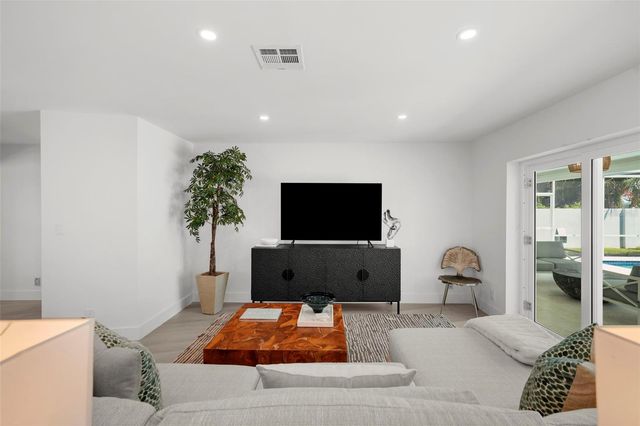 5884 51ST STREET S, St Petersburg, FL 33715