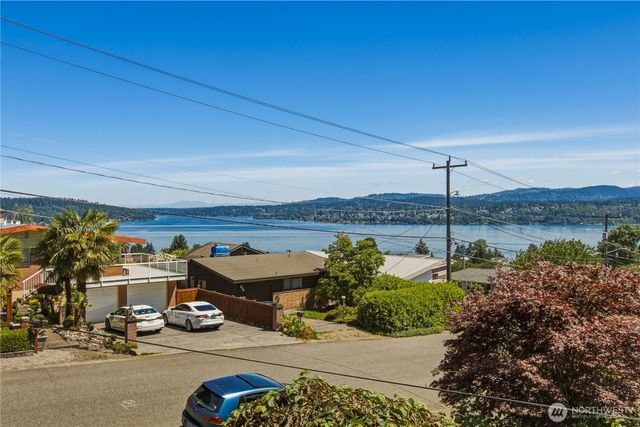 7811 S 112th Street, Seattle, WA 98178