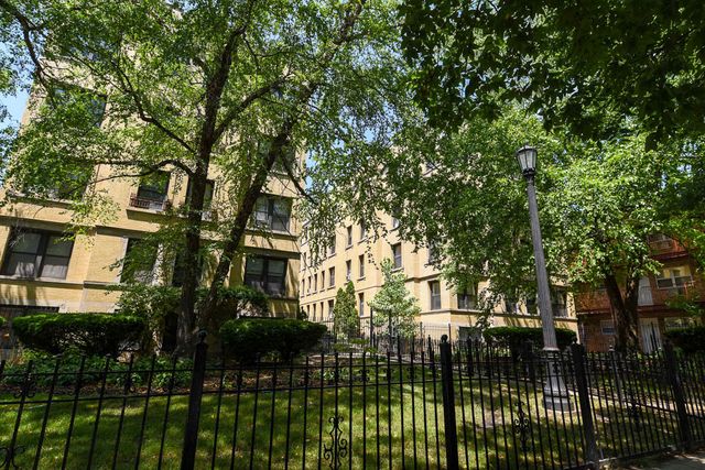 4602 N Beacon Street 3A, Chicago, IL 60640