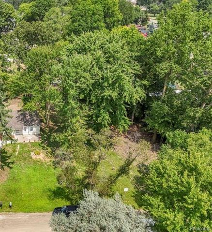 33712 Melton Avenue, Westland, MI 48185