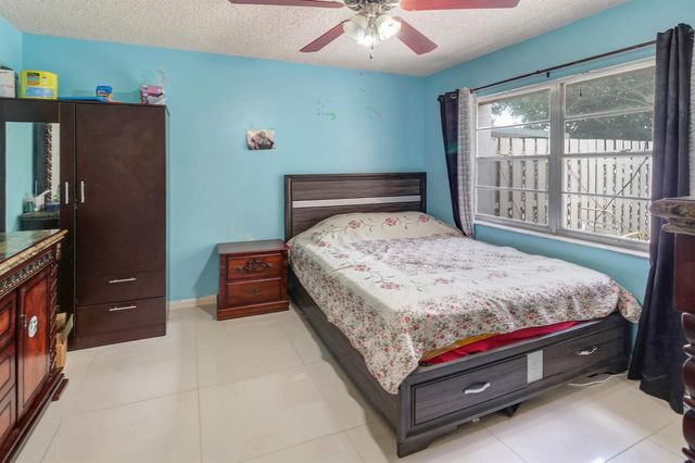 23 Chelsea Lane, Boynton Beach, FL 33426