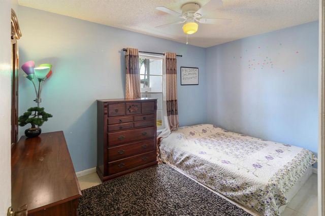 23 Chelsea Lane, Boynton Beach, FL 33426