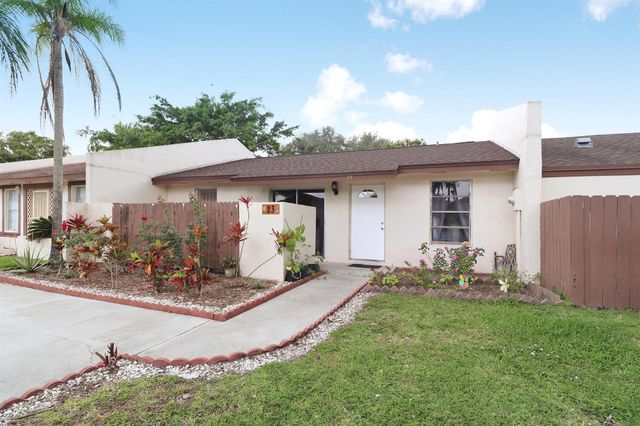 23 Chelsea Lane, Boynton Beach, FL 33426