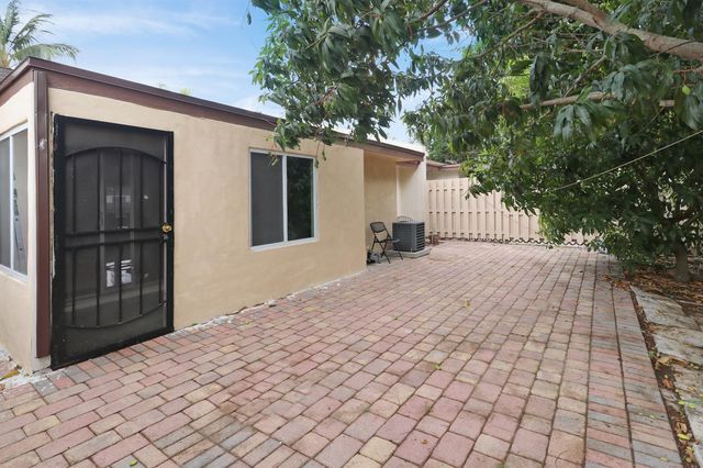 23 Chelsea Lane, Boynton Beach, FL 33426