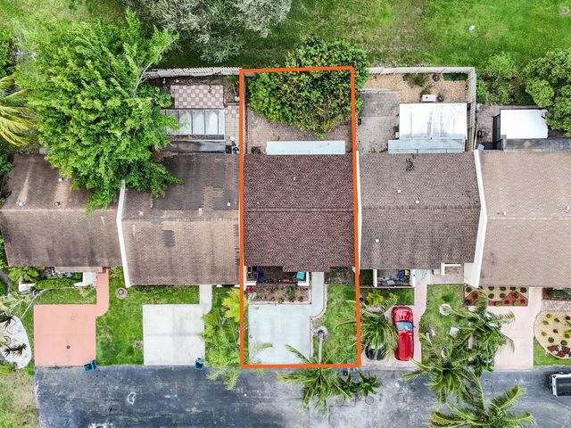 23 Chelsea Lane, Boynton Beach, FL 33426