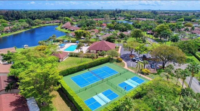 23 Chelsea Lane, Boynton Beach, FL 33426