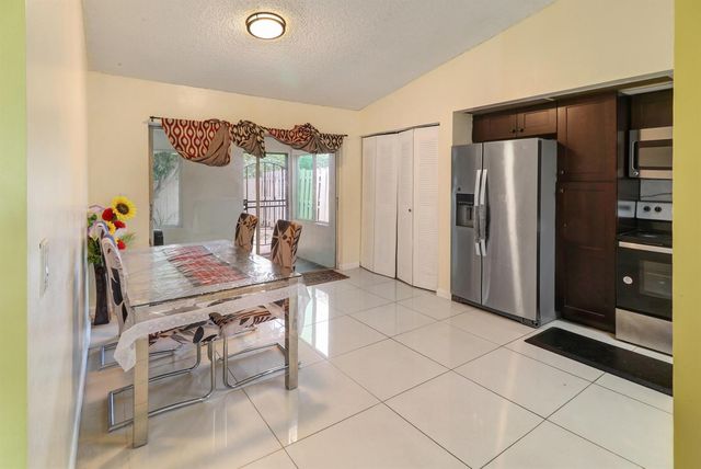 23 Chelsea Lane, Boynton Beach, FL 33426