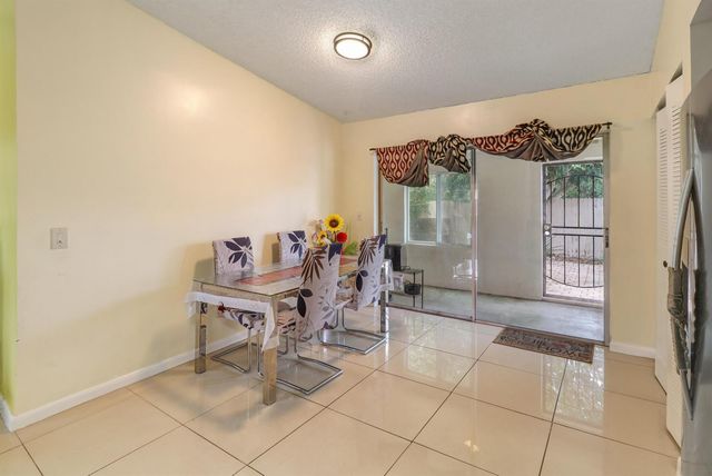 23 Chelsea Lane, Boynton Beach, FL 33426