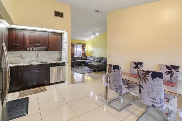 23 Chelsea Lane, Boynton Beach, FL 33426