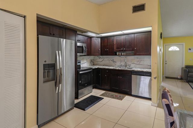 23 Chelsea Lane, Boynton Beach, FL 33426