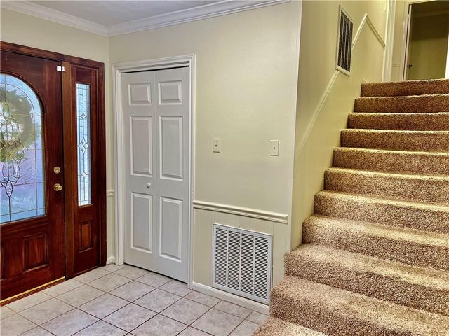 135 MYRTLEWOOD Drive, Pineville, LA 71360
