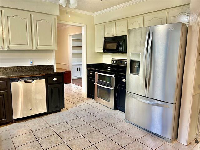 135 MYRTLEWOOD Drive, Pineville, LA 71360
