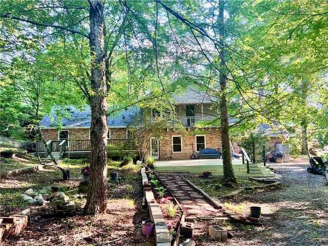 135 MYRTLEWOOD Drive, Pineville, LA 71360