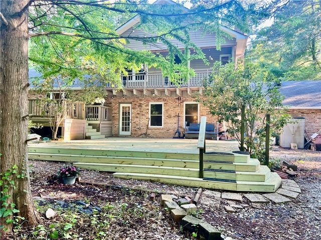 135 MYRTLEWOOD Drive, Pineville, LA 71360