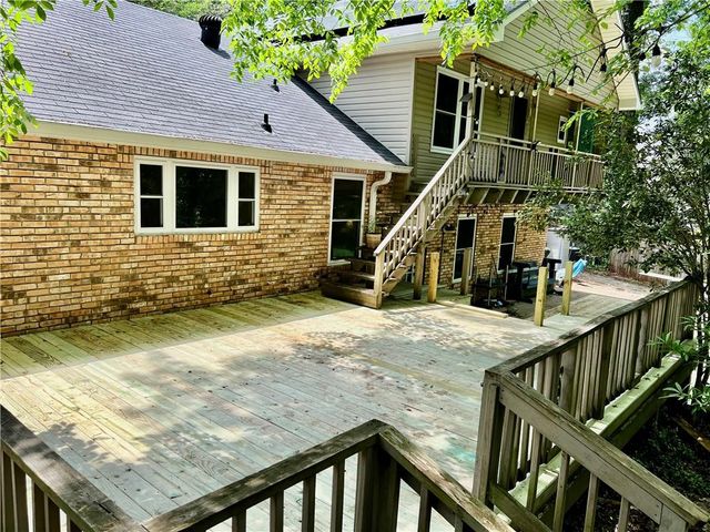135 MYRTLEWOOD Drive, Pineville, LA 71360