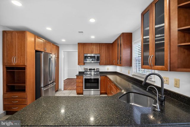 102 CUNNINGHAM PARK CT SE, Vienna, VA 22180