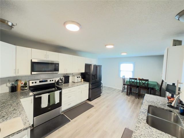 240 S 100th Street, Edwardsville, KS 66111