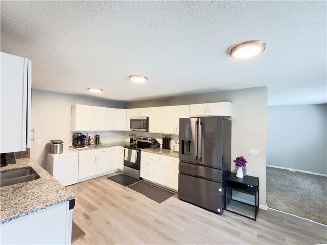 240 S 100th Street, Edwardsville, KS 66111
