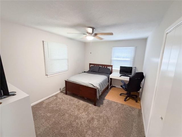 240 S 100th Street, Edwardsville, KS 66111