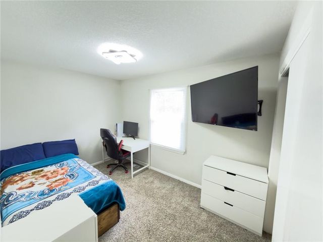 240 S 100th Street, Edwardsville, KS 66111