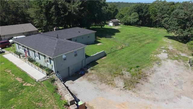 240 S 100th Street, Edwardsville, KS 66111