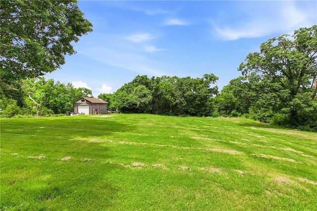 240 S 100th Street, Edwardsville, KS 66111