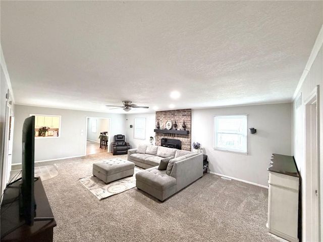 240 S 100th Street, Edwardsville, KS 66111