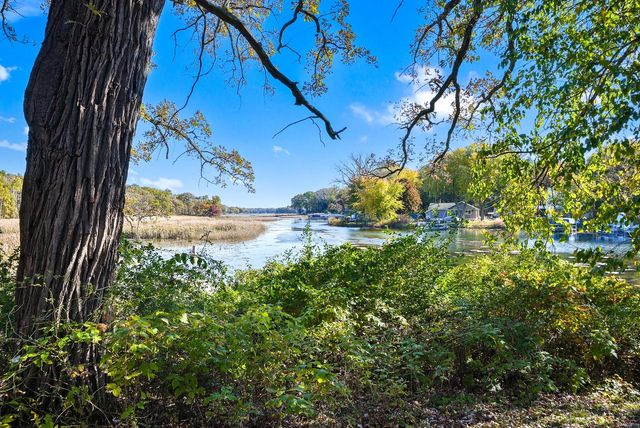 N7491 Bay DRIVE, Elkhorn, WI 53121