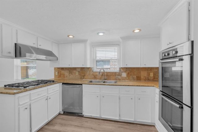 1122 Rhine Lane, Houston, TX 77090