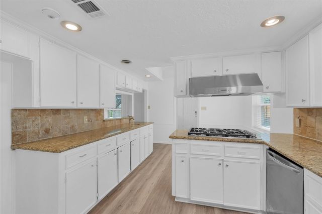 1122 Rhine Lane, Houston, TX 77090