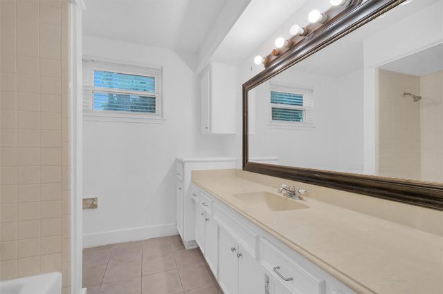 1122 Rhine Lane, Houston, TX 77090