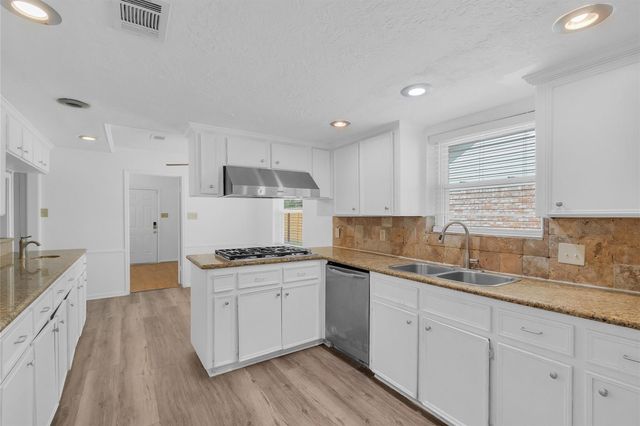 1122 Rhine Lane, Houston, TX 77090