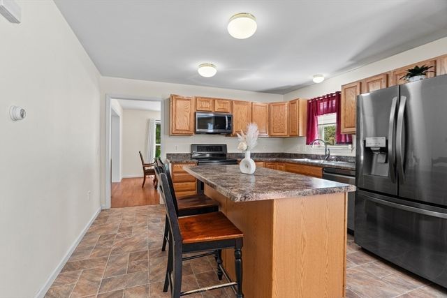 53 Farm St, Blackstone, MA 01504