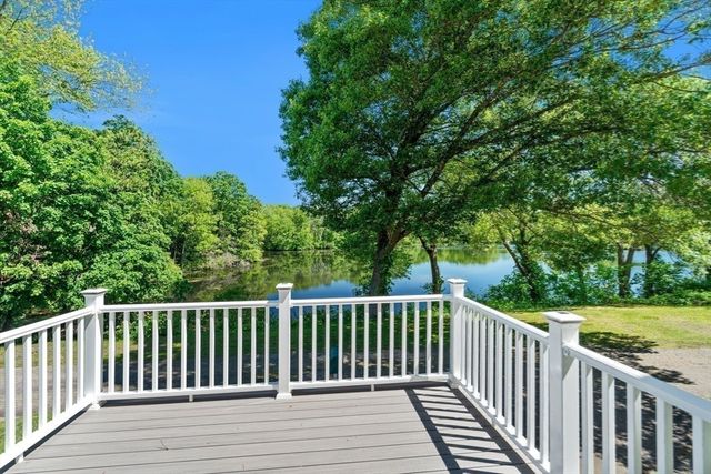 53 Farm St, Blackstone, MA 01504
