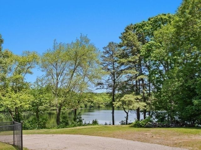 53 Farm St, Blackstone, MA 01504