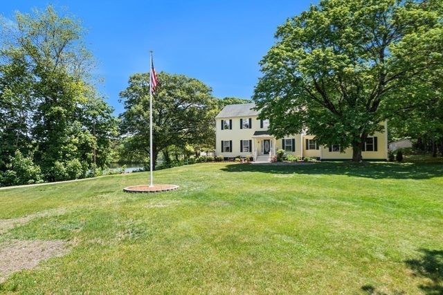 53 Farm St, Blackstone, MA 01504
