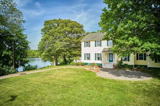 53 Farm St, Blackstone, MA 01504