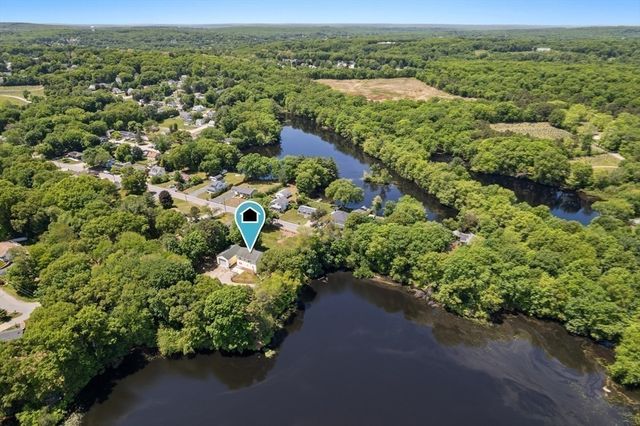 53 Farm St, Blackstone, MA 01504