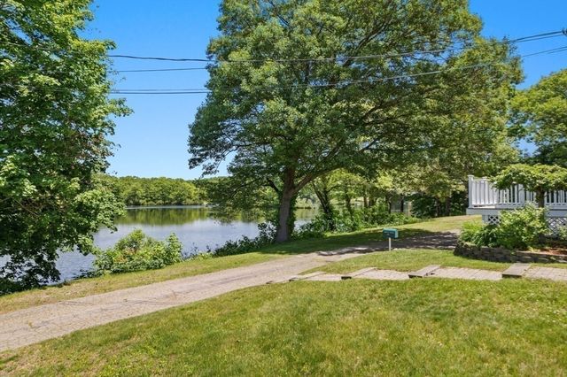 53 Farm St, Blackstone, MA 01504