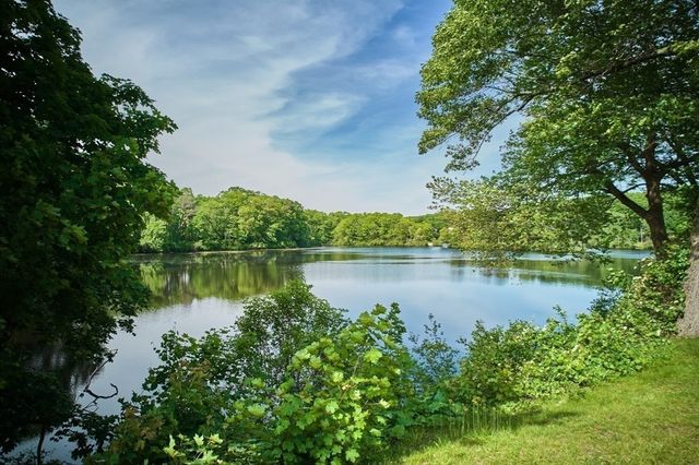 53 Farm St, Blackstone, MA 01504