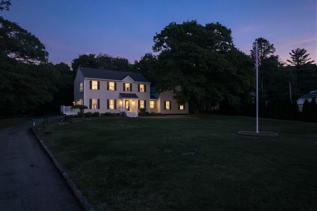 53 Farm St, Blackstone, MA 01504