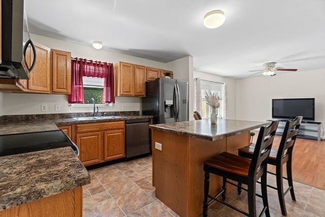 53 Farm St, Blackstone, MA 01504