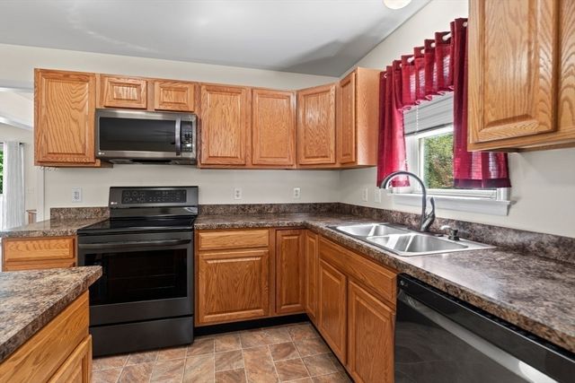53 Farm St, Blackstone, MA 01504