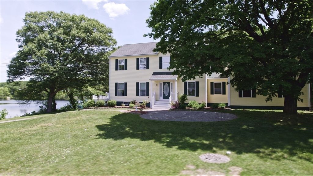 53 Farm St, Blackstone, MA 01504