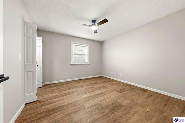 100 Stratmoor Drive, Elizabethtown, KY 42701