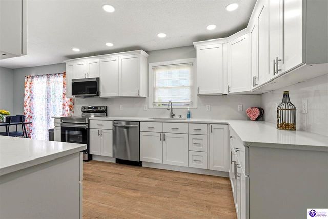 100 Stratmoor Drive, Elizabethtown, KY 42701