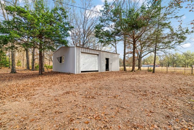 3122 N Farm Road 196 N, Paris, TX 75462