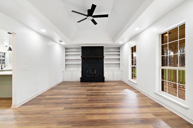 3122 N Farm Road 196 N, Paris, TX 75462