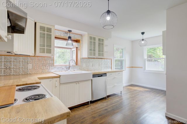 10 Millington Road, Pleasant Ridge, MI 48069