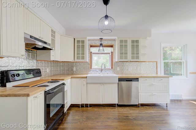 10 Millington Road, Pleasant Ridge, MI 48069